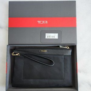 New in box Tumi Voyageur SLG Lindley Wristlet Black Gold Hardware